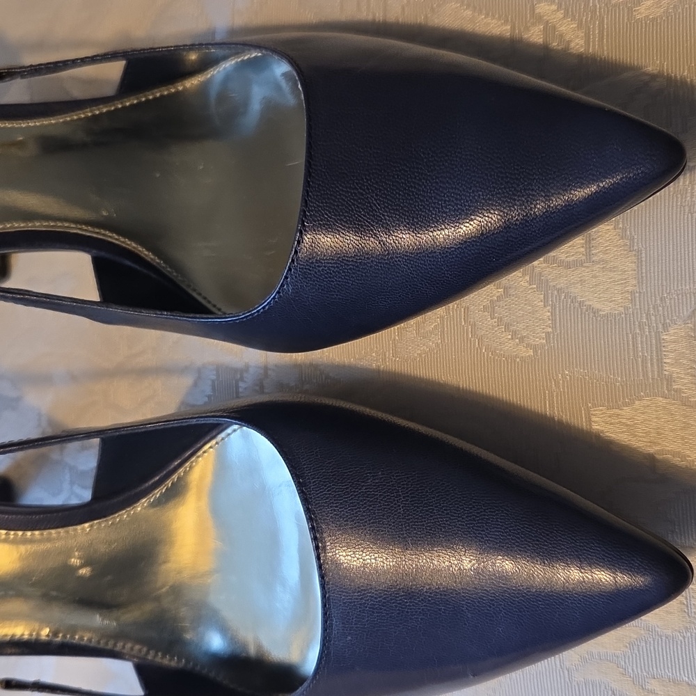 Ralph Lauren Elegant Navy Blue Leather Pumps SZ 8 - Worn Once - Picture 2 of 15